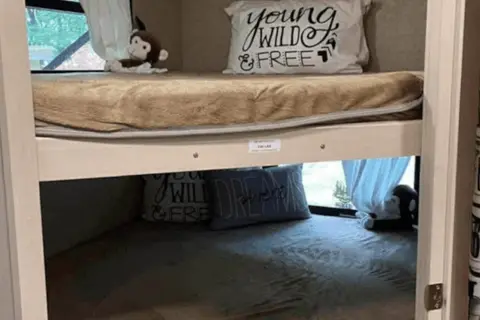 Fireside's Winnebago Minnie Winnie 28' 2455BHS Bunkhouse