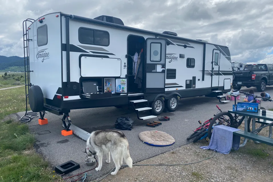 Luxury 35ft Trailer, delivery only, dogs ok