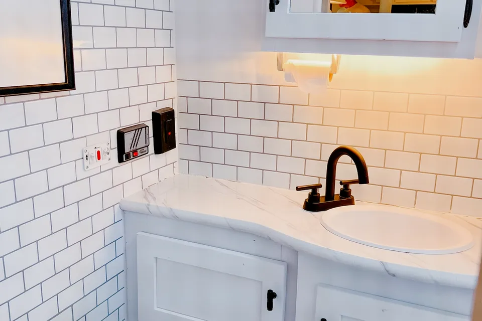 Cozy Renovated Home on Wheels (R-Vision Trail-Lite Trek)
