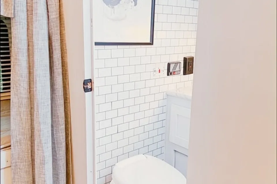 Cozy Renovated Home on Wheels (R-Vision Trail-Lite Trek)