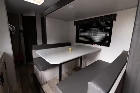 melyssa's K Z INC SPORTSMEN CLASSIC Travel Trailer