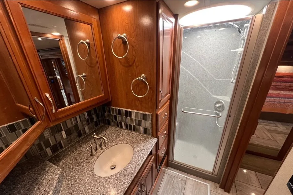 [36] Stress Free RVs - 2018 - XL - Class A - Luxury Discovery