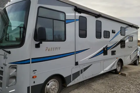 Family Friendly Coachmen Pursuit Class A