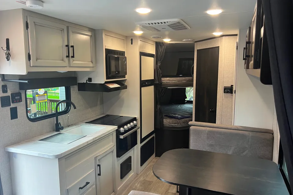 Foothill Rentals, Jayco 224BH Travel Trailer