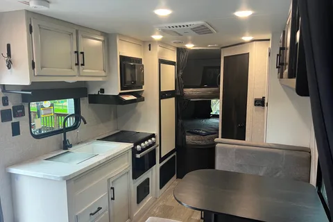 Foothill Rentals, Jayco 224BH Travel Trailer