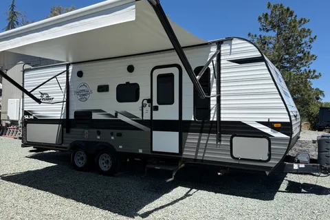 Foothill Rentals, Jayco 224BH Travel Trailer