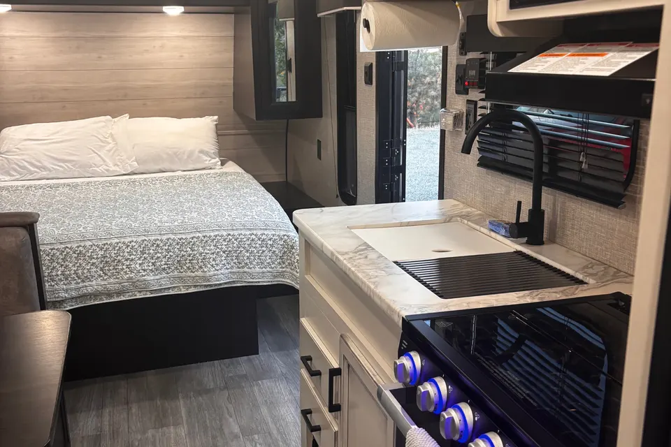 Foothill Rentals, Jayco 224BH Travel Trailer