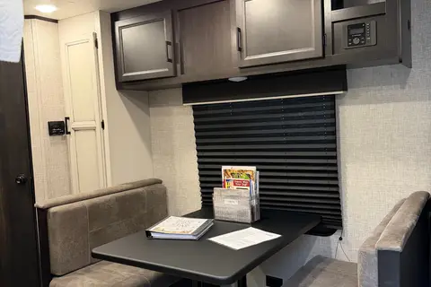 Foothill Rentals, Jayco 224BH Travel Trailer