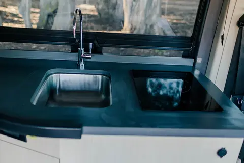 EASY TO USE Pleasure-Way Tofino Campervan