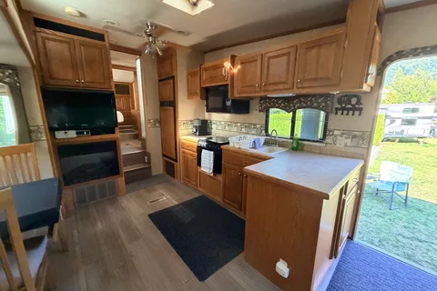 Walters Dutchmen Colorado Fifth Wheel
