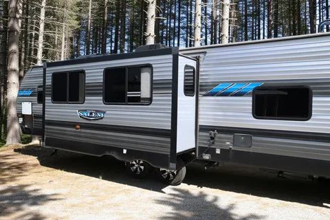 27 Foot Ultimate Family Bunkhouse