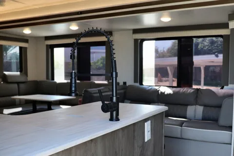 27 Foot Ultimate Family Bunkhouse