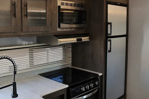 27 Foot Ultimate Family Bunkhouse