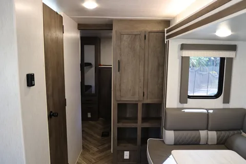 27 Foot Ultimate Family Bunkhouse