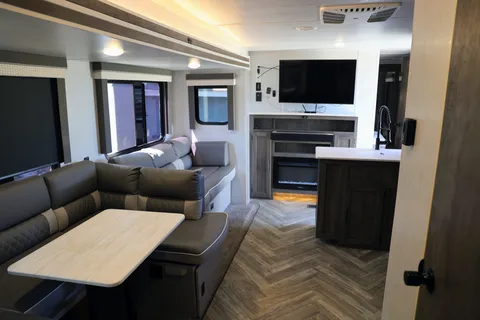 27 Foot Ultimate Family Bunkhouse