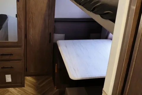 27 Foot Ultimate Family Bunkhouse