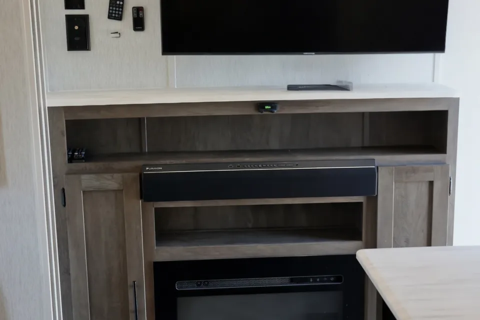 27 Foot Ultimate Family Bunkhouse