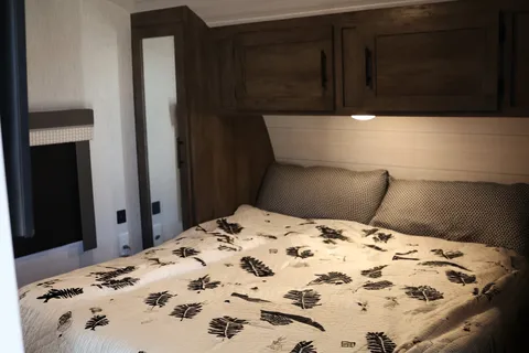 27 Foot Ultimate Family Bunkhouse