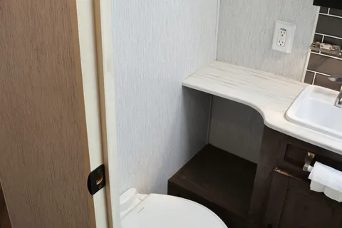 27 Foot Ultimate Family Bunkhouse