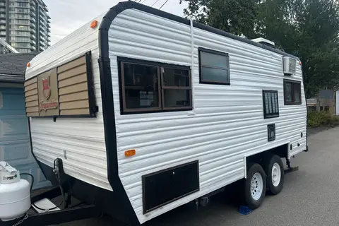 Beautifully restored, 100% off grid, luxury vintage 1976 Kit Companion Travel Trailer