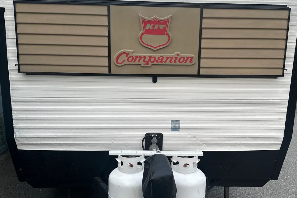 Beautifully restored, 100% off grid, luxury vintage 1976 Kit Companion Travel Trailer