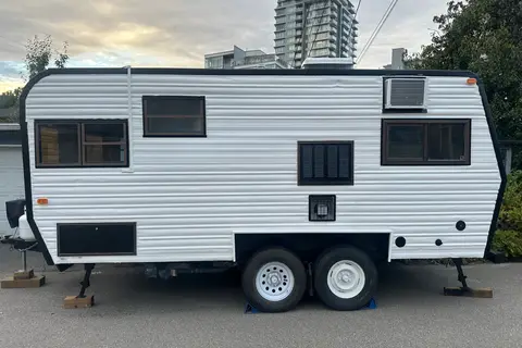 Beautifully restored, 100% off grid, luxury vintage 1976 Kit Companion Travel Trailer