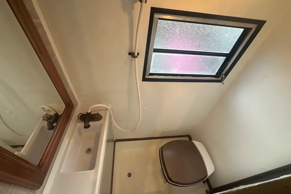 Beautifully restored, 100% off grid, luxury vintage 1976 Kit Companion Travel Trailer