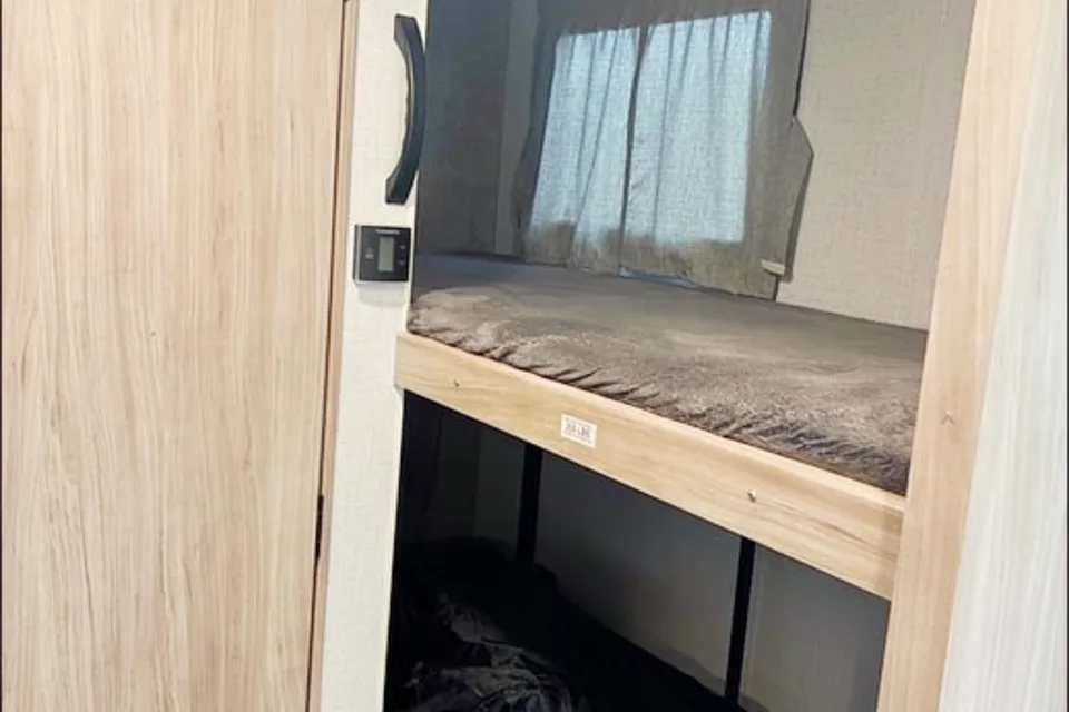 New 2021 Cozy & Beautiful Winnebago Perfect For Families!