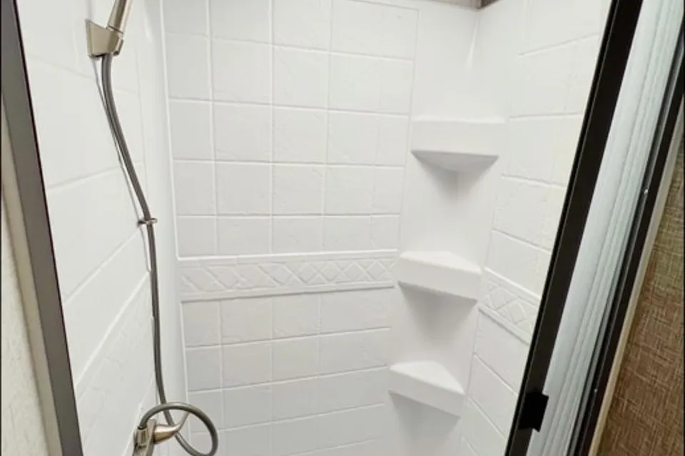 New 2021 Cozy & Beautiful Winnebago Perfect For Families!