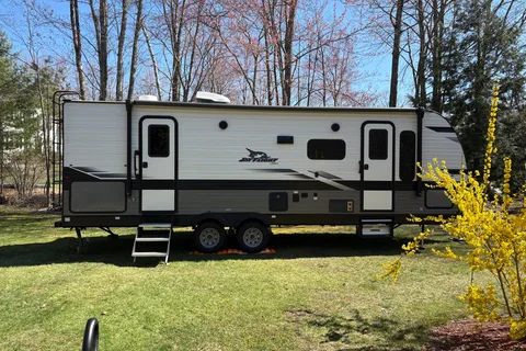 Trailside Escape 🌄 JANY2308