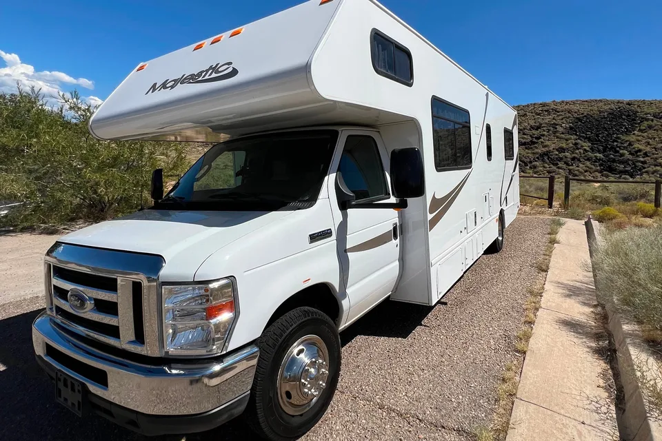 Thor Motor Coach 28 A Majestic Class C