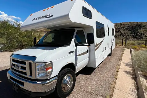 Thor Motor Coach 28 A Majestic Class C