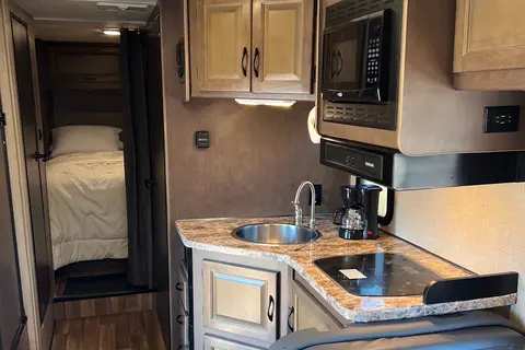 Thor Motor Coach 28 A Majestic Class C