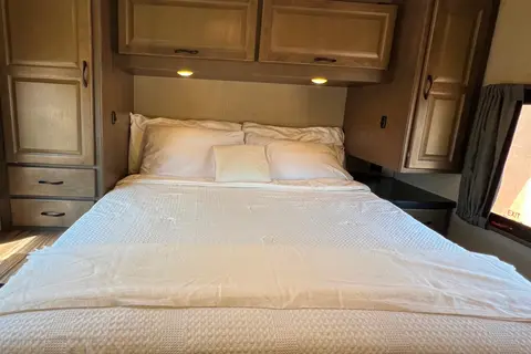 Thor Motor Coach 28 A Majestic Class C