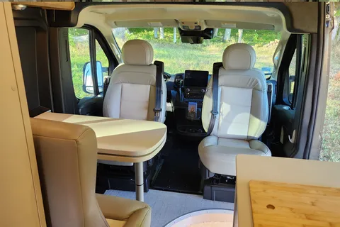 2024 Airstream Rangeline Poptop w/shower & regular toilet (Aspen)