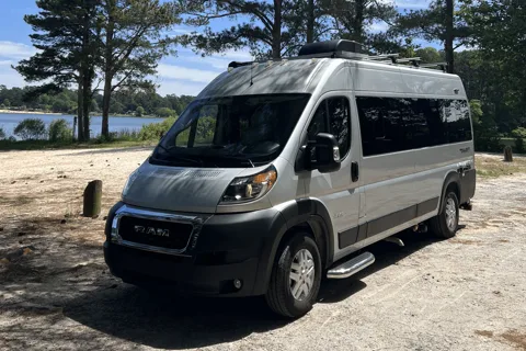 Luxurious Class B Camper Van 4 person Jayco Swift 20A