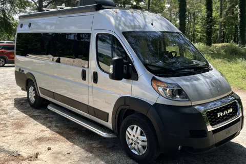 Luxurious Class B Camper Van 4 person Jayco Swift 20A