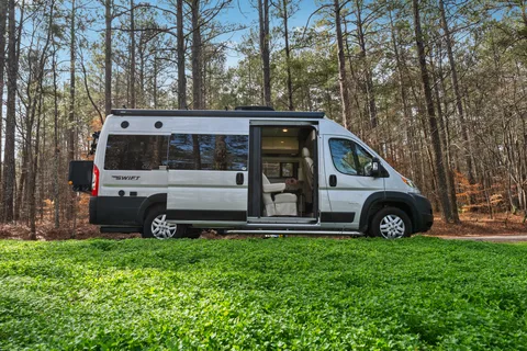 Luxurious Class B Camper Van 4 person Jayco Swift 20A