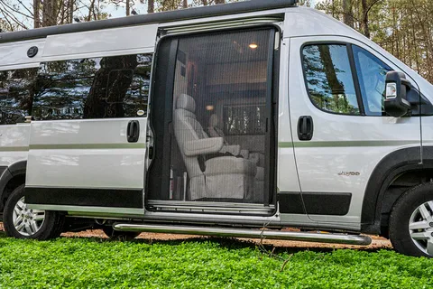 Luxurious Class B Camper Van 4 person Jayco Swift 20A