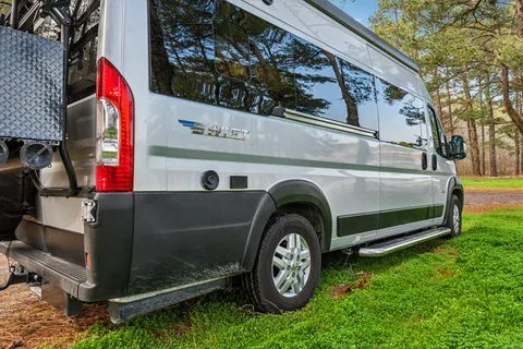 Luxurious Class B Camper Van 4 person Jayco Swift 20A
