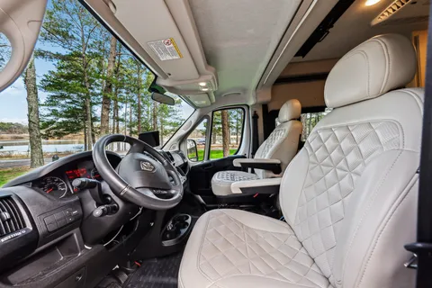 Luxurious Class B Camper Van 4 person Jayco Swift 20A