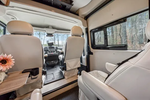 Luxurious Class B Camper Van 4 person Jayco Swift 20A