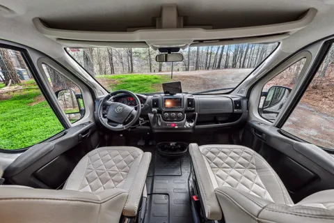 Luxurious Class B Camper Van 4 person Jayco Swift 20A