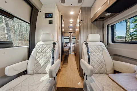 Luxurious Class B Camper Van 4 person Jayco Swift 20A