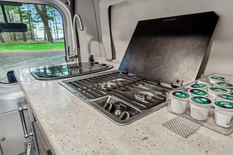 Luxurious Class B Camper Van 4 person Jayco Swift 20A