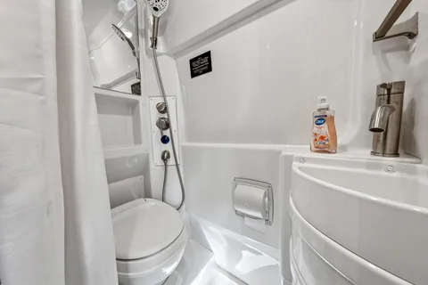 Luxurious Class B Camper Van 4 person Jayco Swift 20A