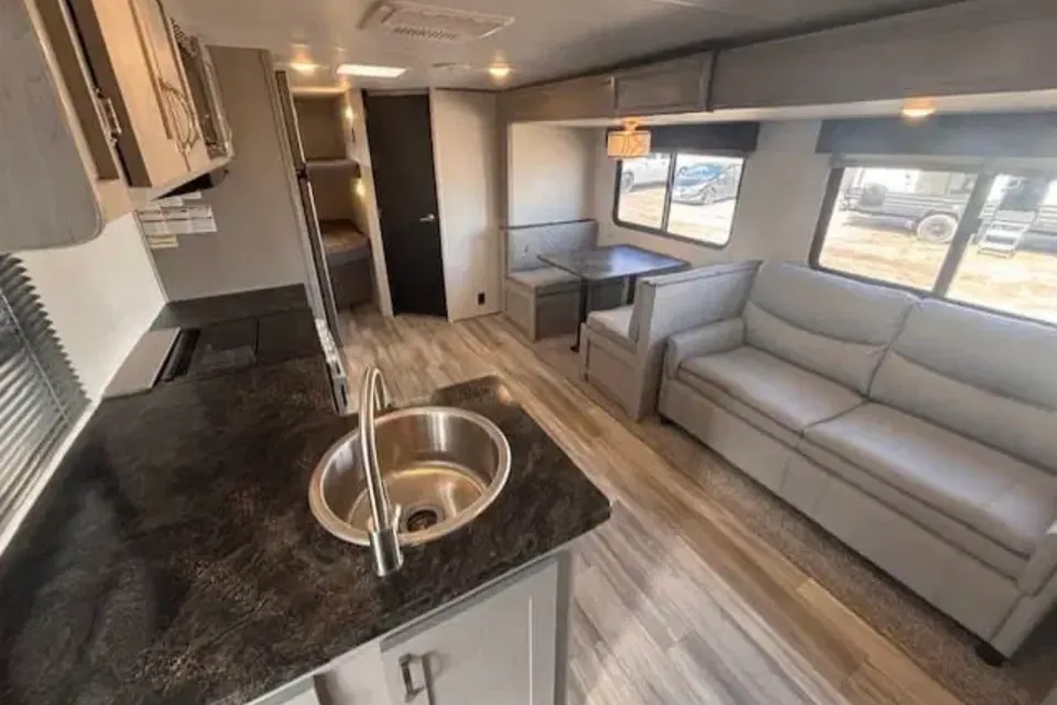 Daniel's Prime Time Tracer LE 260BHSLE Travel Trailer
