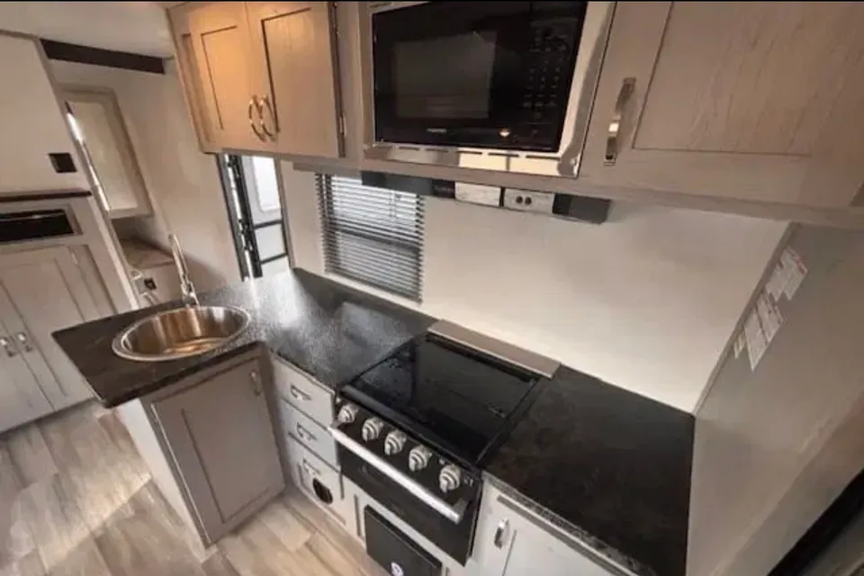 Daniel's Prime Time Tracer LE 260BHSLE Travel Trailer