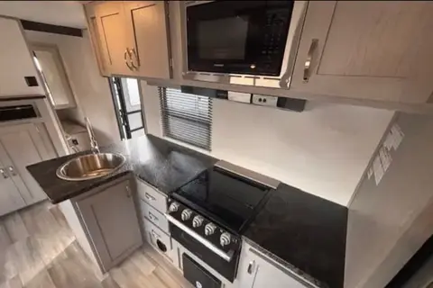 Daniel's Prime Time Tracer LE 260BHSLE Travel Trailer