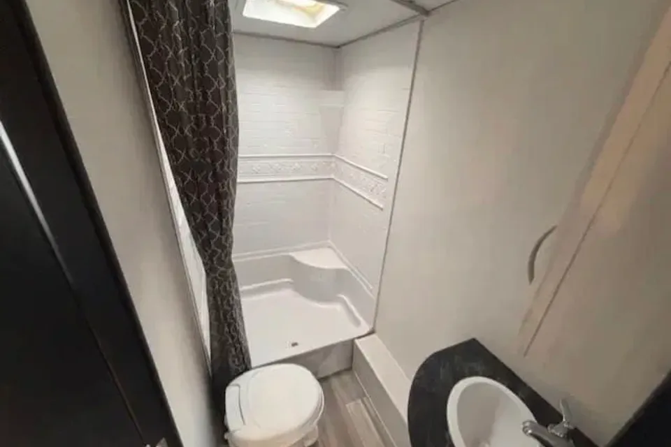 Daniel's Prime Time Tracer LE 260BHSLE Travel Trailer